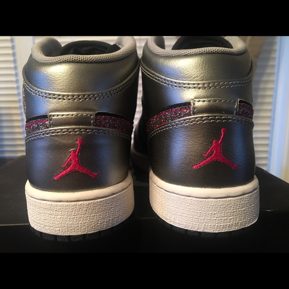 Nike Shoes - 💞Nike Girls Jordan Retro Classics 🌈